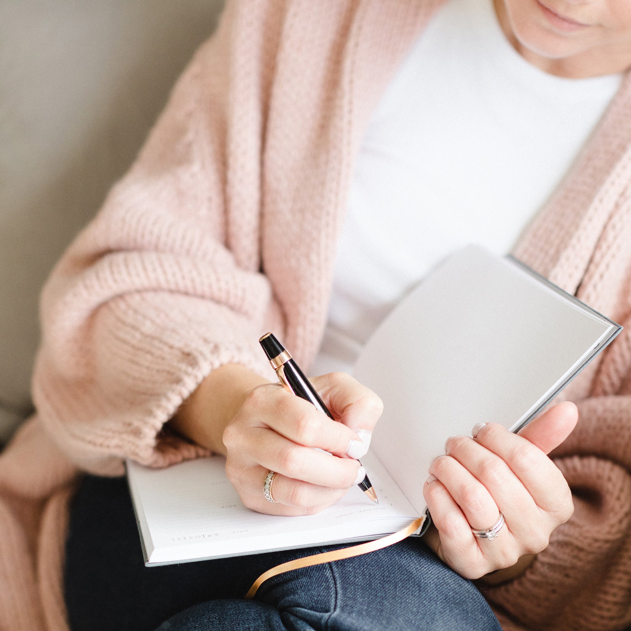 write down what you are grateful for each day in the Three Happy Thoughts gratitude journal